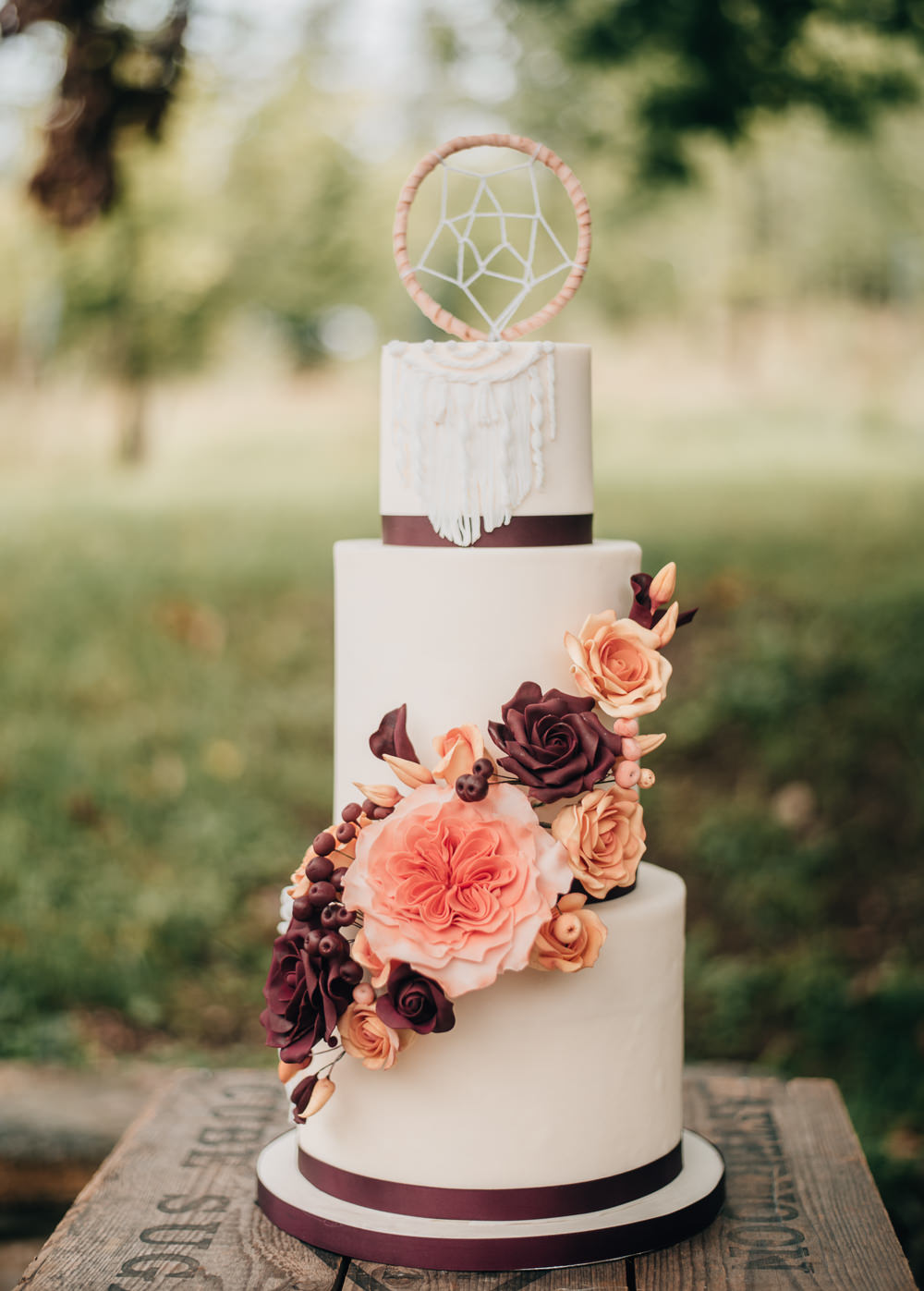 Iced Cake Sugar Flowers Dream Catcher Macrame Burgundy Orange Eco Friendly Wedding Inspiration Sarah Jayne Photography