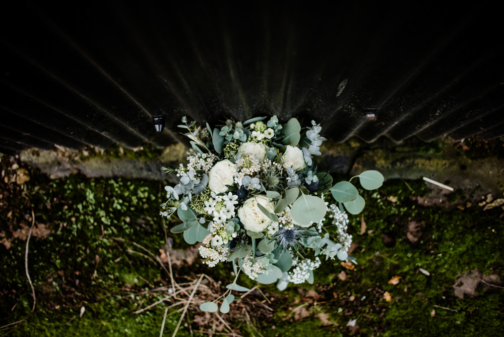 Bouquet Flowers Bride Bridal Rose Eucalyptus Fun Barn Wedding Kazooieloki Photography