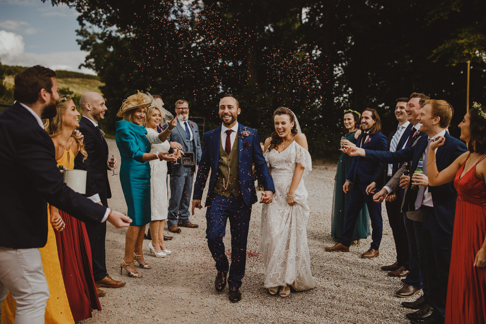 Confetti Wiltshire Barn Wedding Photography34