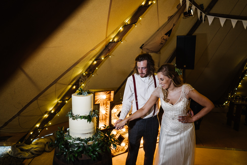 Buttercream Cake Greenery Foliage Barrel Topper Lodge Farm Wedding David Boynton Wedding Photography