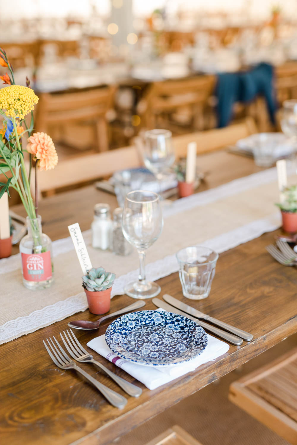 Place Setting Plate Decor Hessian Lace Table Runner Perch Inn Wedding Captured By Katrina