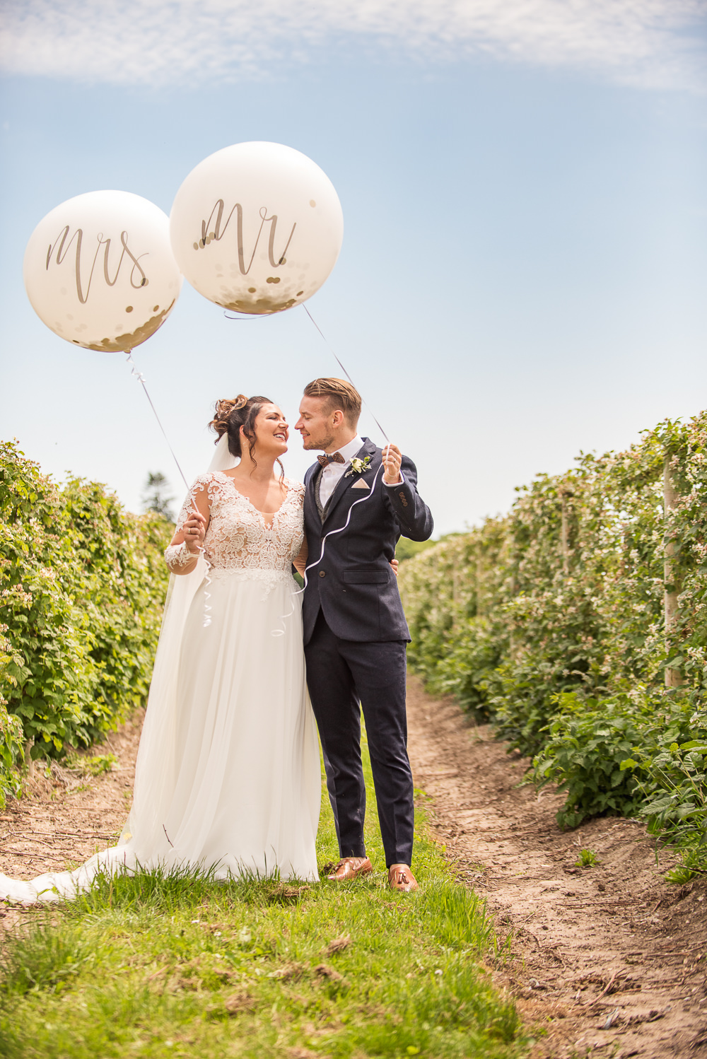 Giant Balloons Mr Mrs Sopley Lake Wedding One Thousand Words
