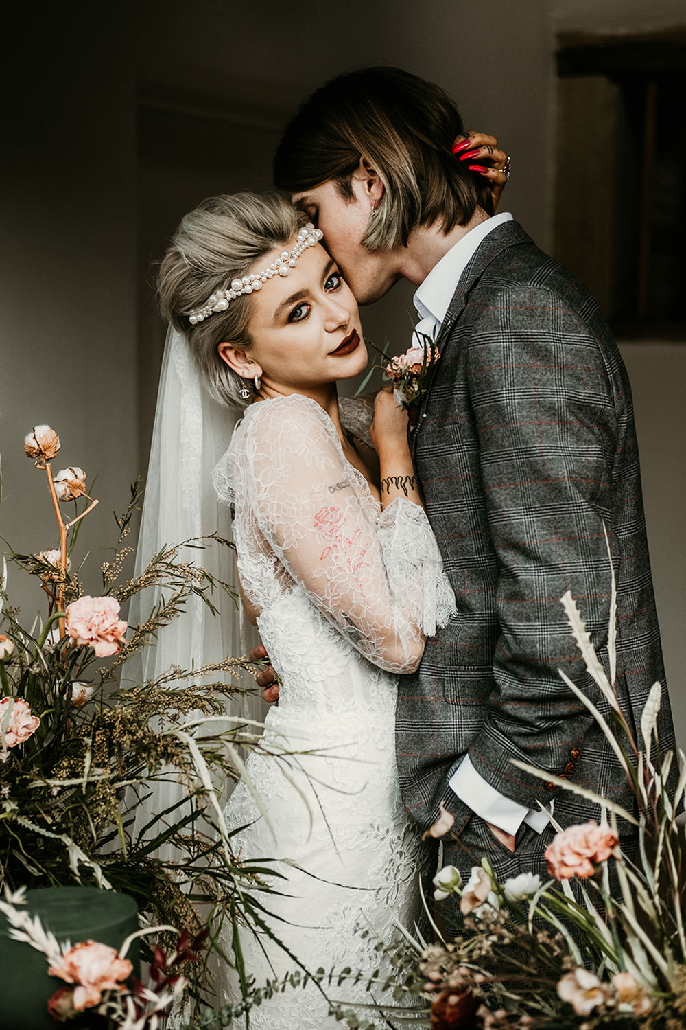 55 Creative Wedding Entourage Photo Ideas - 500px, image size:1000x1500