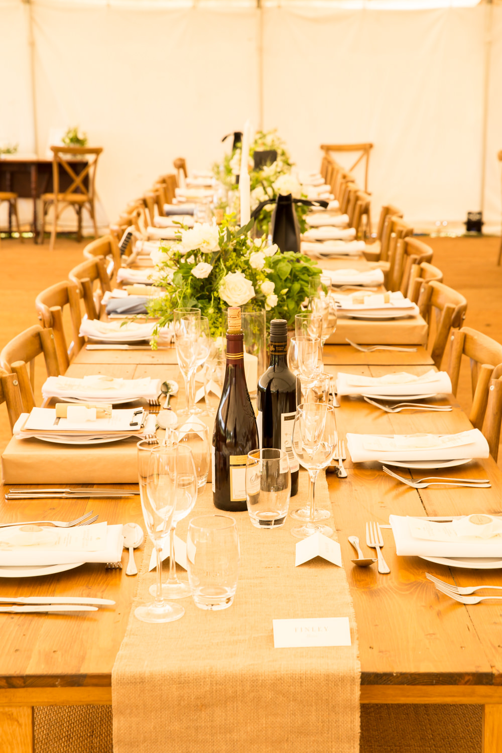 Long Tables Hessian Burlap Flowers Fullerton Estate Wedding Hannah Larkin Photography