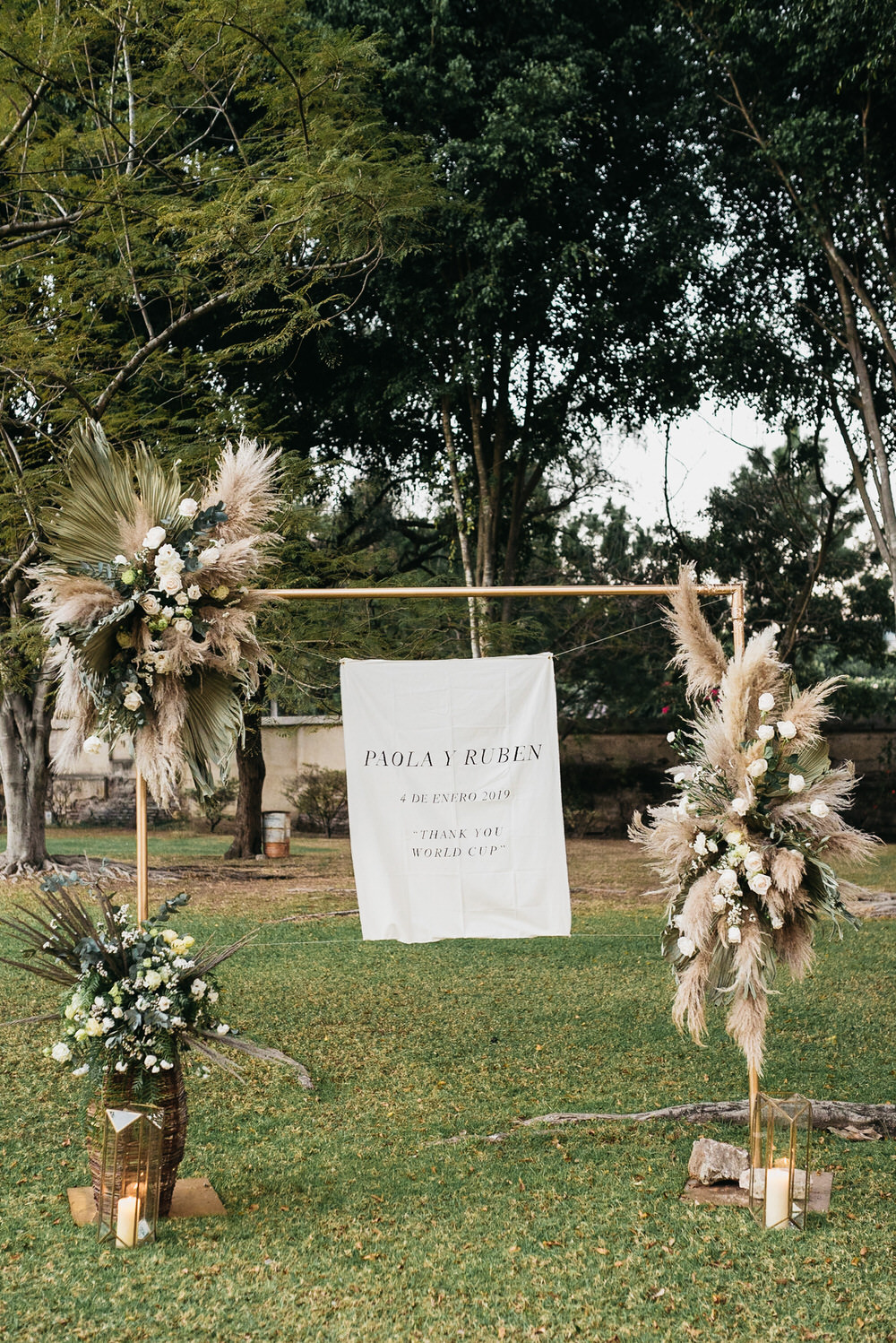 Sign Signs Signage Banner Flowers Frame Guatemala Wedding Daniel Lopez Perez Photography