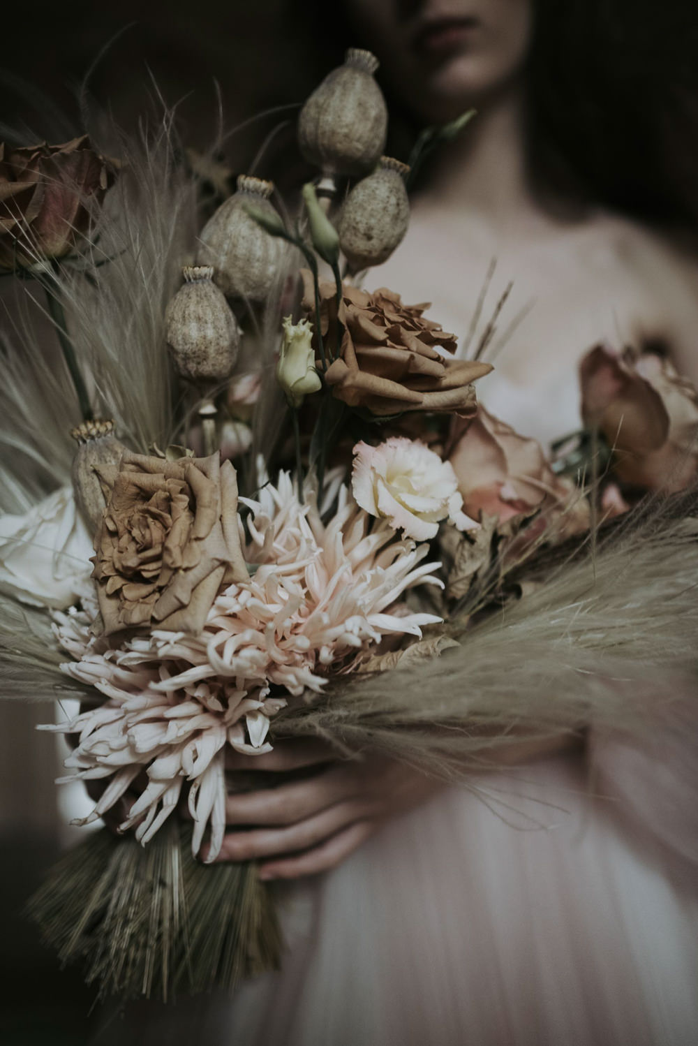 Bouquet Flowers Bride Bridal Pampas Grass Rose Poppy Seed Heads Italy Elopement Ideas Gradisca Portento Fotografica