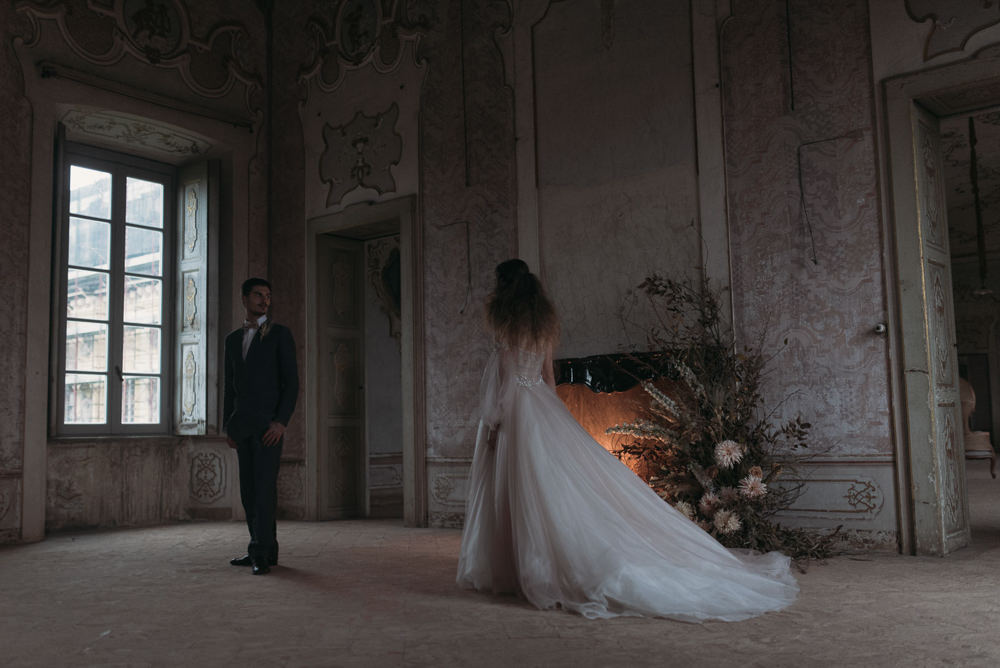 Dress Gown Bride Bridal Pink Tulle Sleeves Train Italy Elopement Ideas Gradisca Portento Fotografica