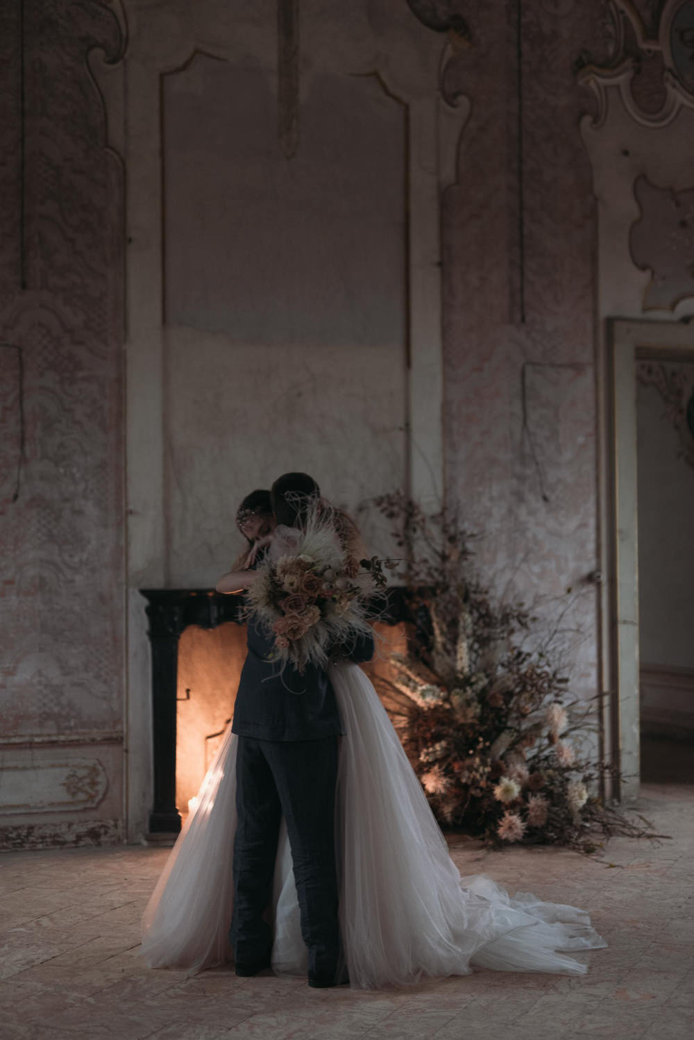 First Look Fireplace Flowers Italy Elopement Ideas Gradisca Portento Fotografica
