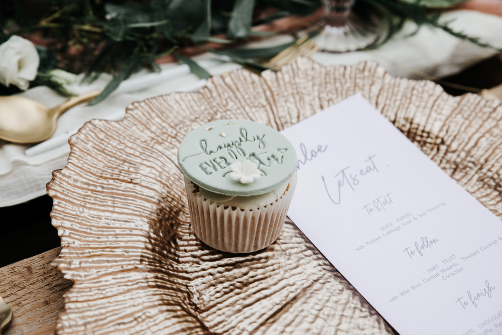 Micro Wedding Ideas Gareth J Photography Cupcake Favour