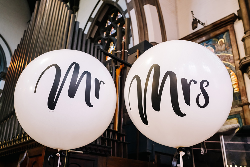 Royal Hospital Chelsea Wedding Kristian Leven Photography Mr Mrs Balloons