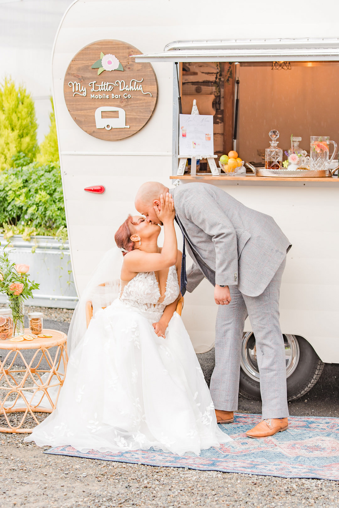 Citrus Wedding Ideas Pearls & Pines Photography Horsebox Caravan Bar