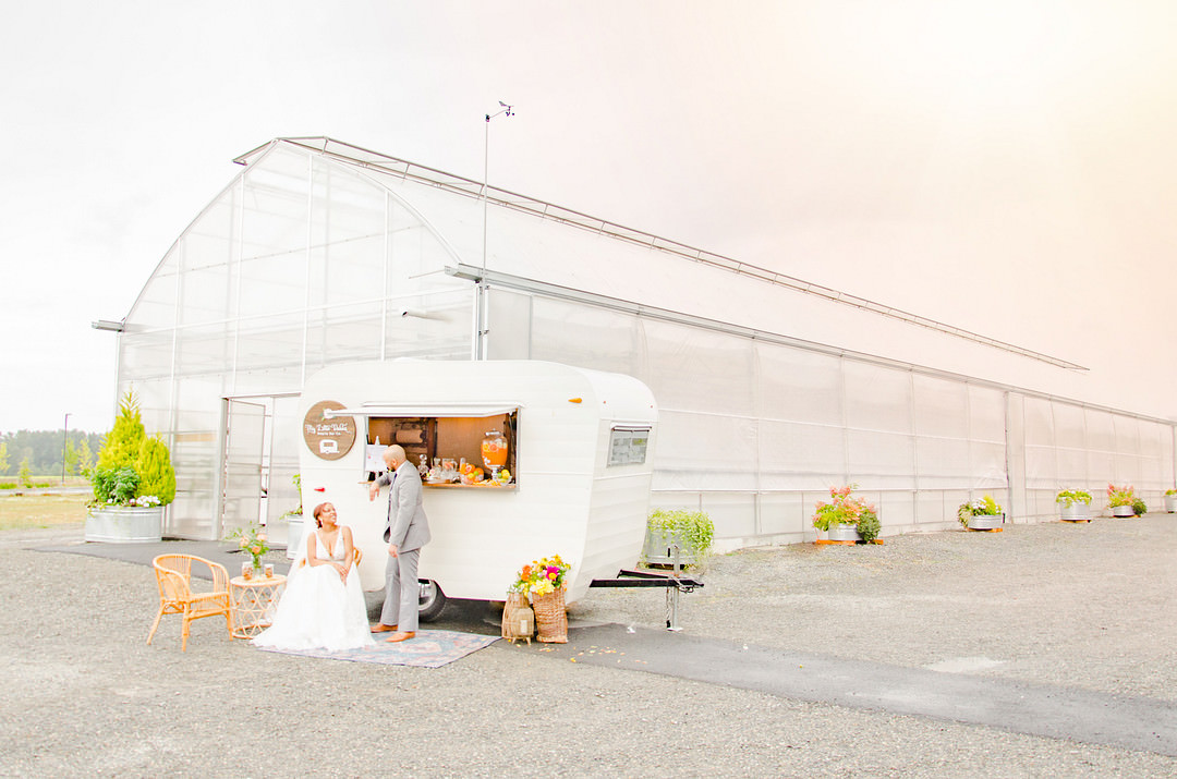Citrus Wedding Ideas Pearls & Pines Photography Horsebox Caravan Bar