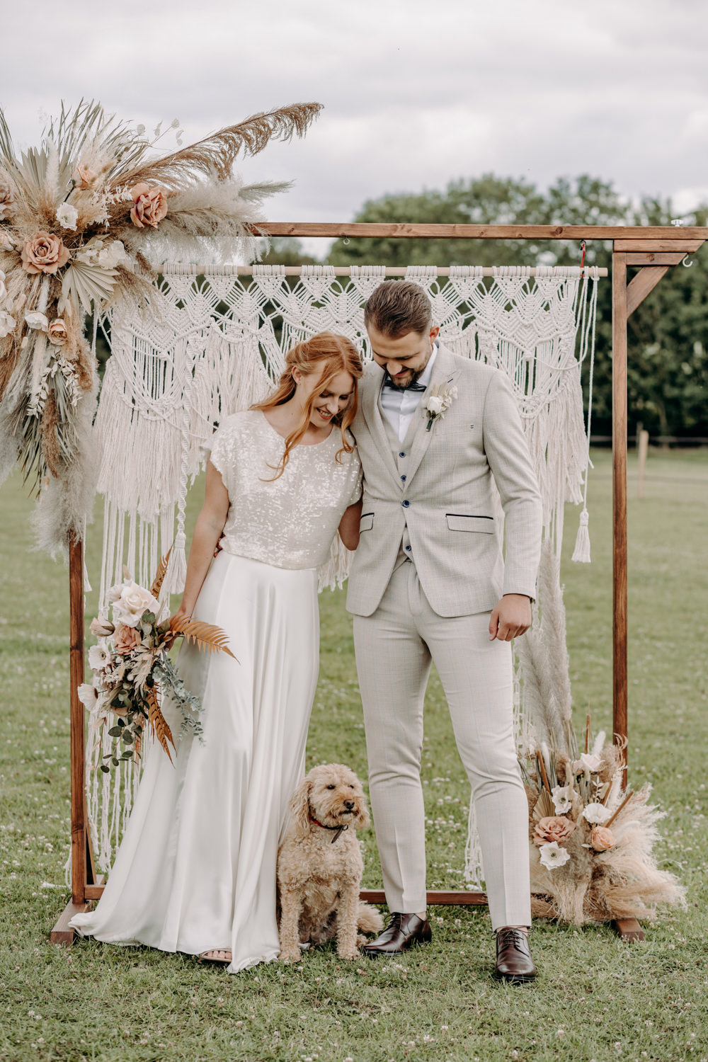 Sustainable Wedding Ideas EKR Pictures Macrame Backdrop Ceremony Frame Flowers Palms Pampas Grass Dried Flowers