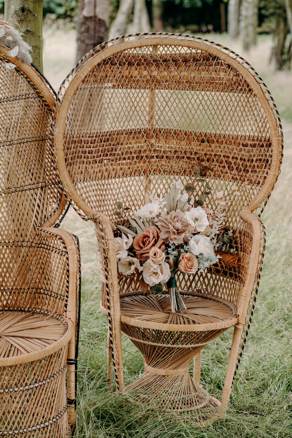 Bouquet Flowers Bride Bridal Dried Flowers Palm Rose Foliage Blush Sustainable Wedding Ideas EKR Pictures