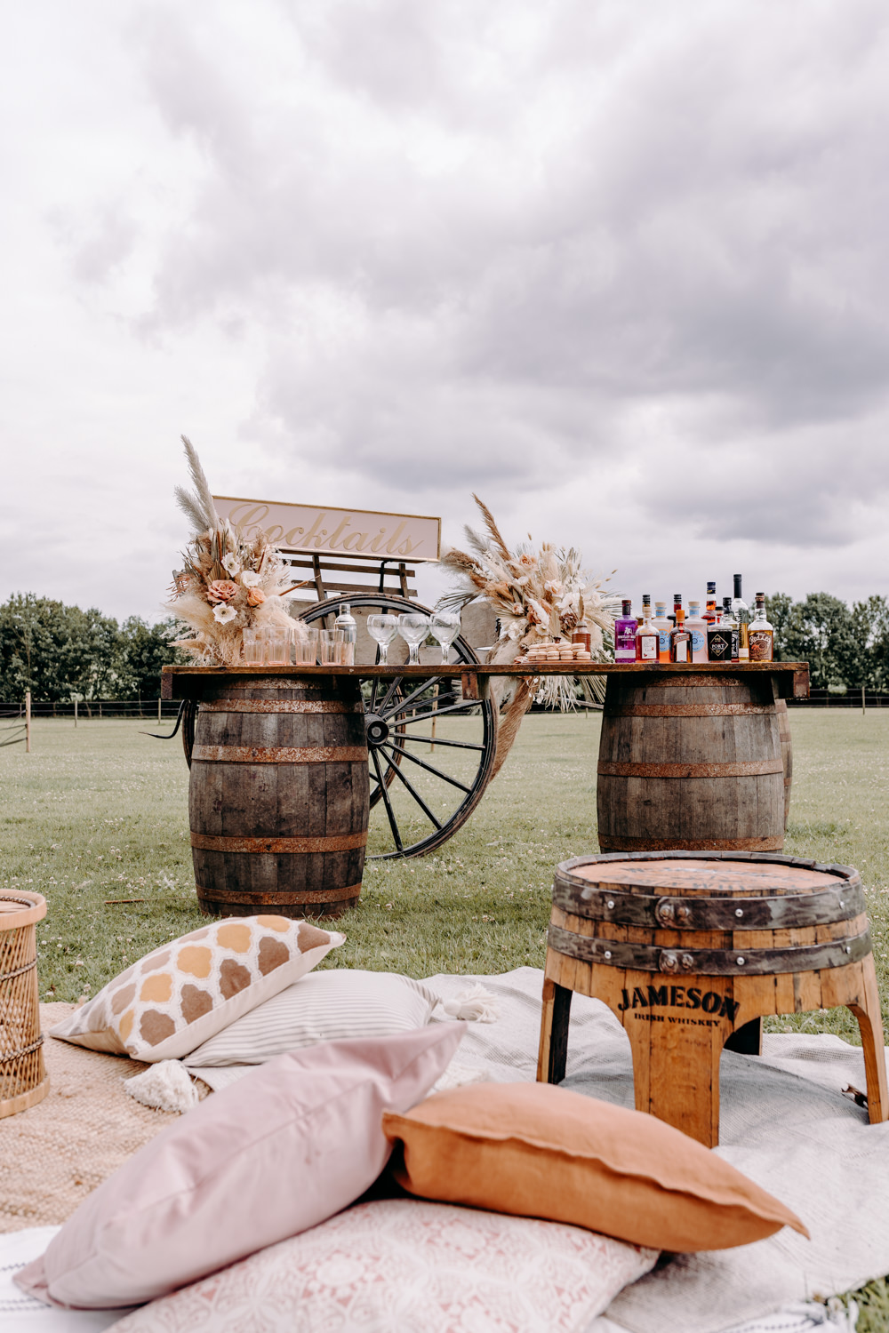 Bar Drinks Cocktails Sustainable Wedding Ideas EKR Pictures