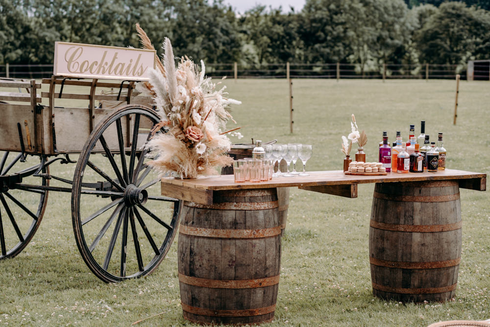 Bar Drinks Cocktails Sustainable Wedding Ideas EKR Pictures
