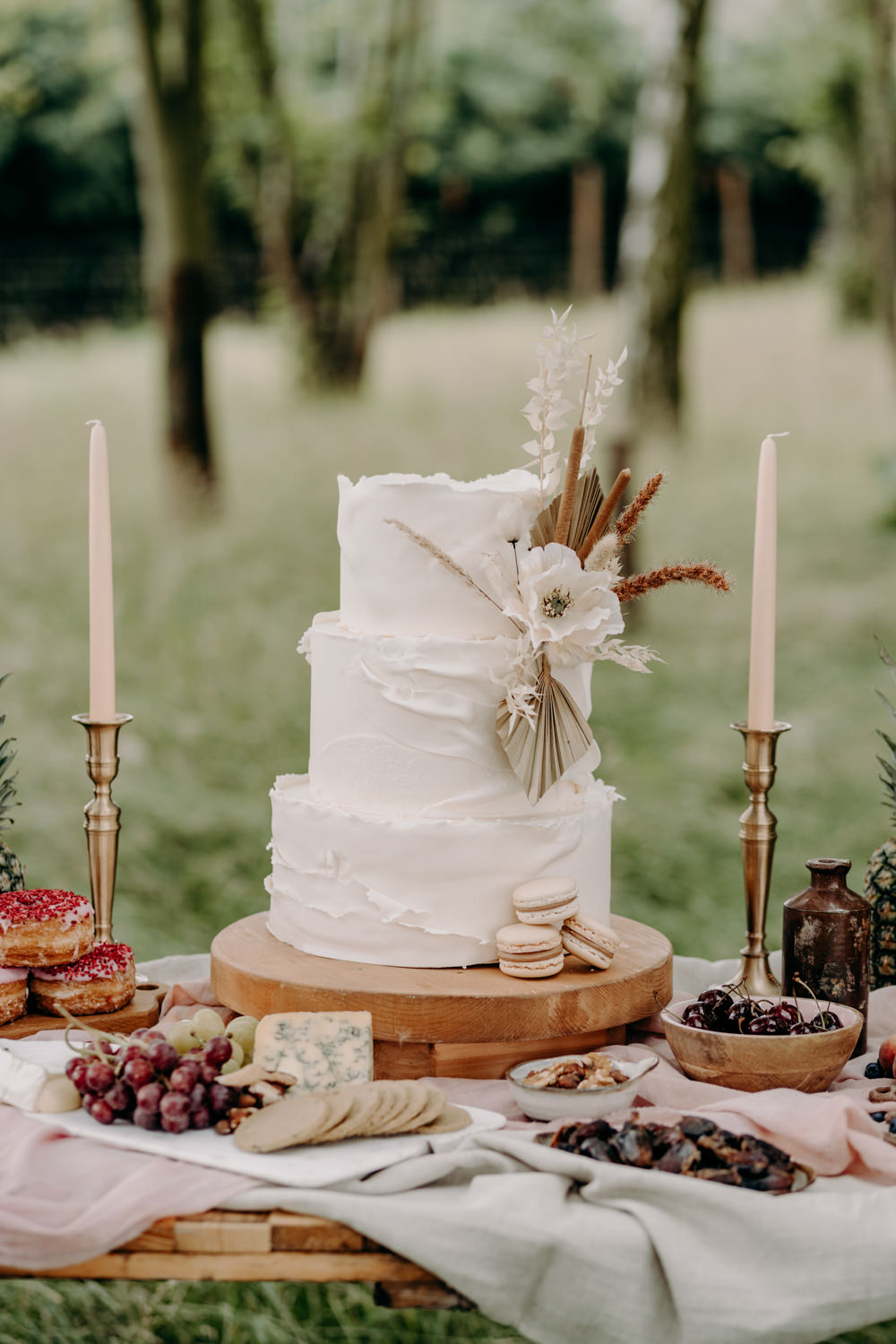 Buttercream Cake Icing Dried Flowers Sustainable Wedding Ideas EKR Pictures