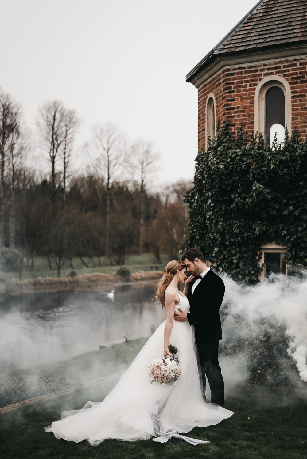 Swan Lake Wedding Ideas Salsabil Morrison Smoke Bomb Fog