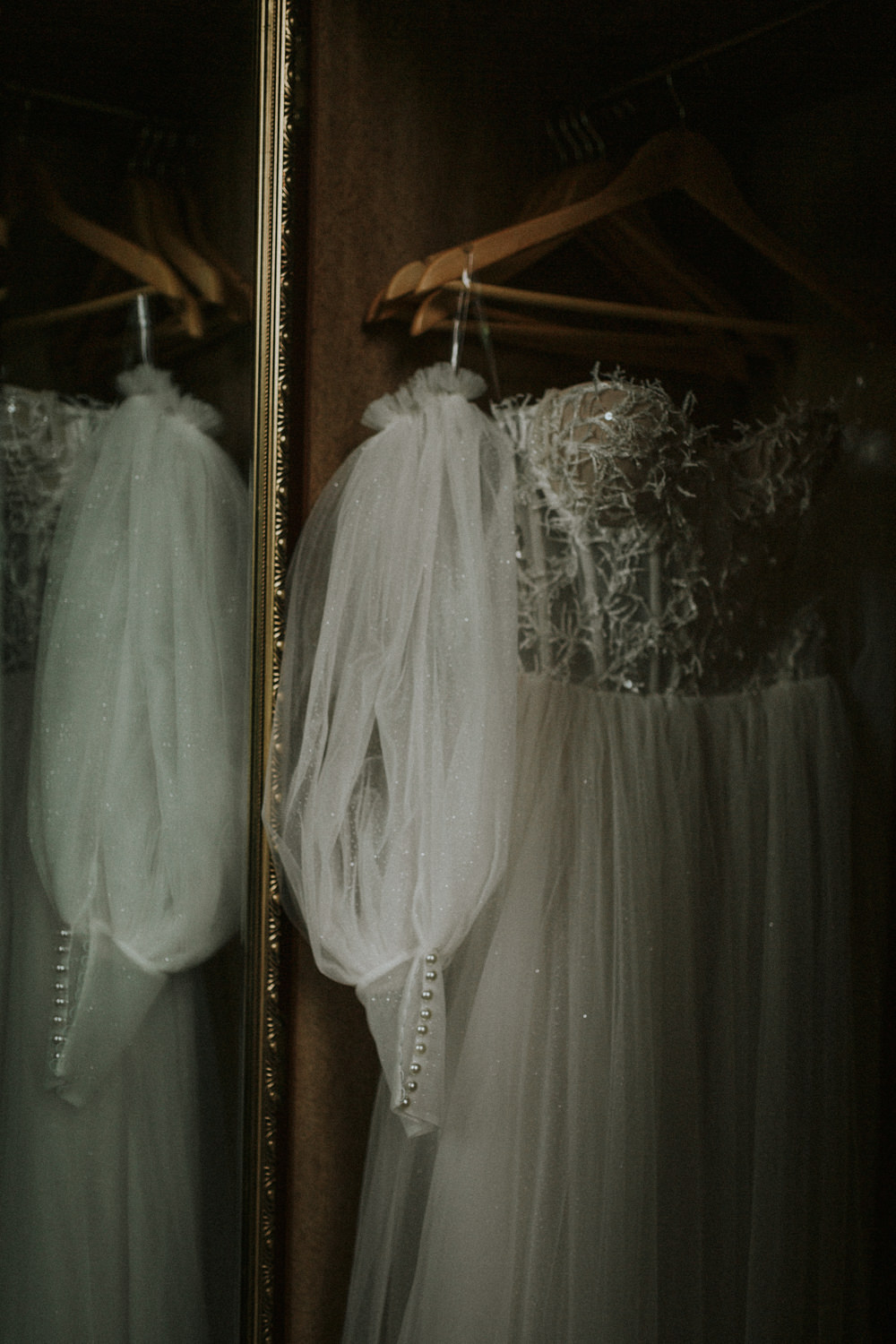 Dress Gown Bride Bridal Tatiana Kaplun Sleeves Sparkle Tulle Strapless Thirlestane Castle Wedding Bernadeta Kupiec Photography