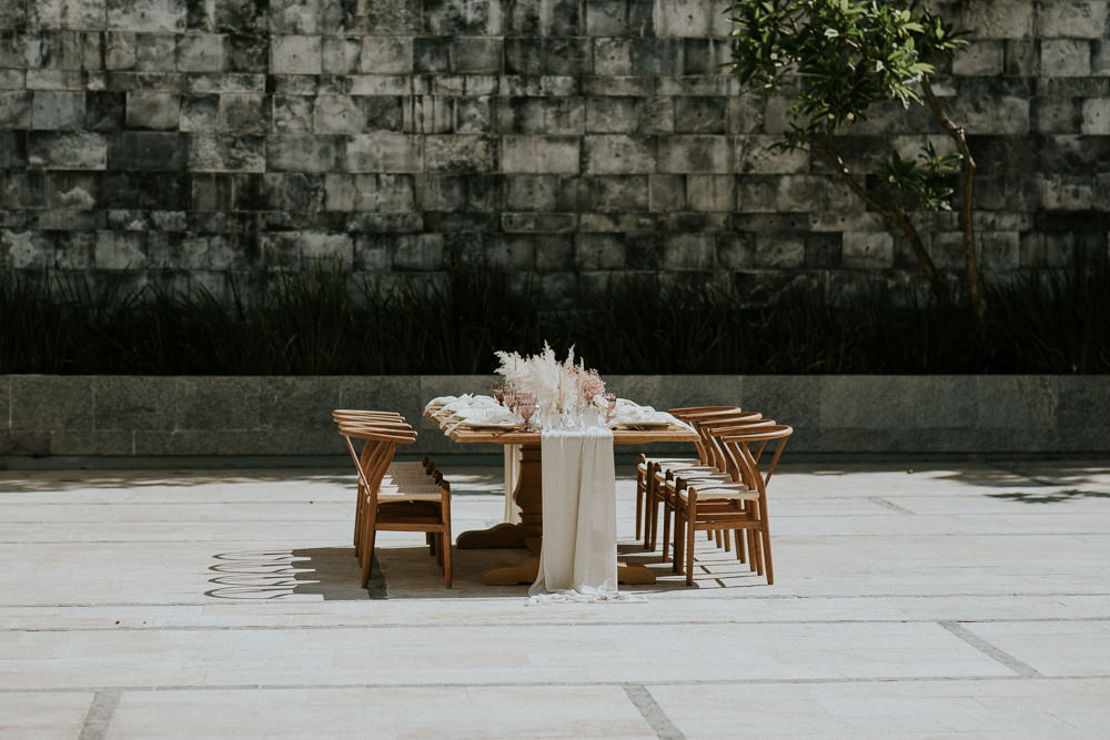 Table Tablescape Decor Pampas Grass Glasses Candles Gold Cutlery Stylish Pink Wedding Ideas Luke Fotoliv