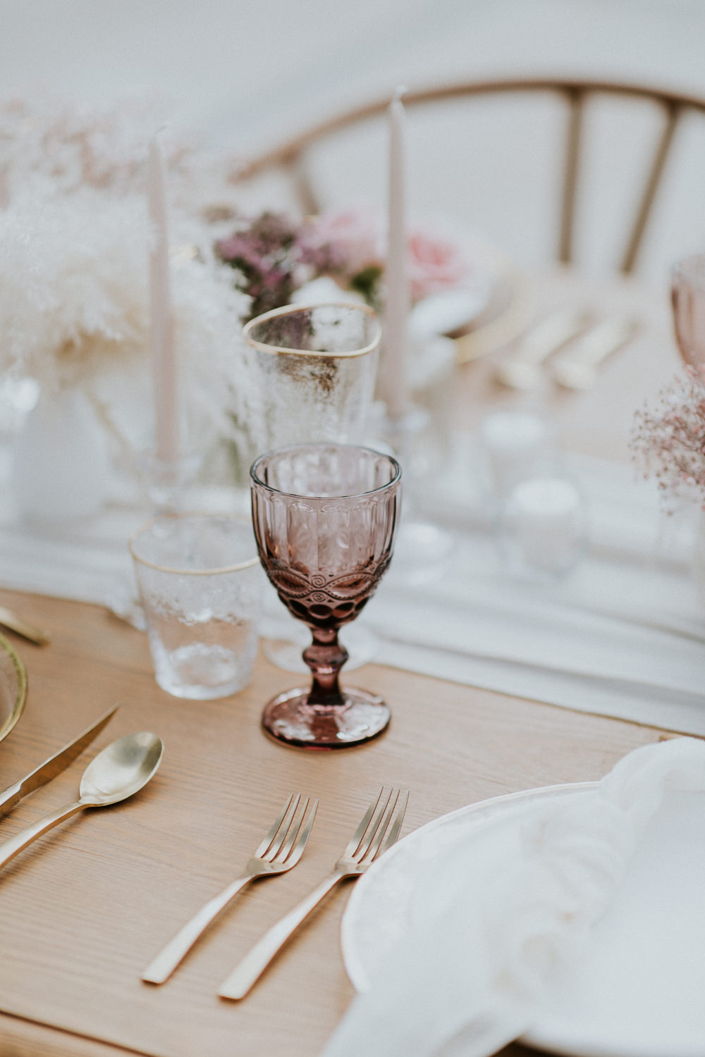 Table Tablescape Decor Pampas Grass Glasses Candles Gold Cutlery Stylish Pink Wedding Ideas Luke Fotoliv