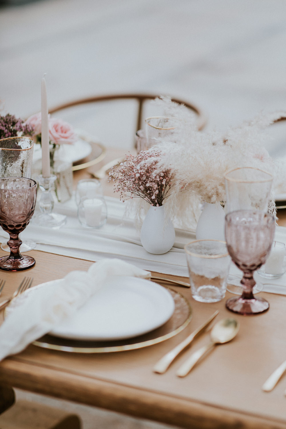 Table Tablescape Decor Pampas Grass Glasses Candles Gold Cutlery Stylish Pink Wedding Ideas Luke Fotoliv