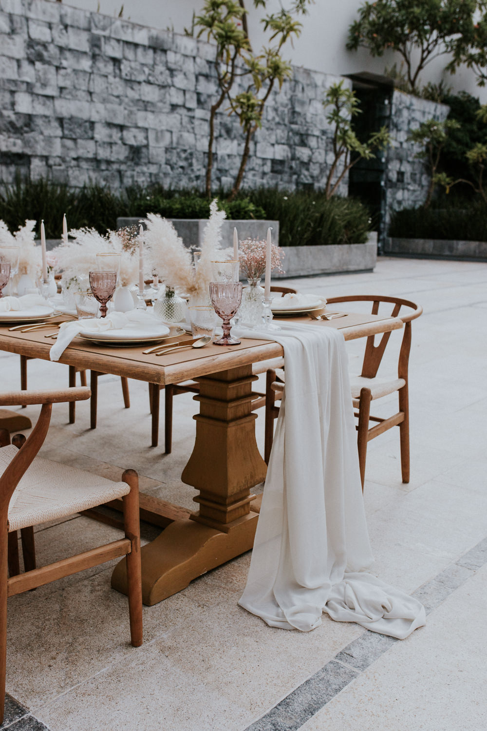 Table Tablescape Decor Pampas Grass Glasses Candles Gold Cutlery Stylish Pink Wedding Ideas Luke Fotoliv