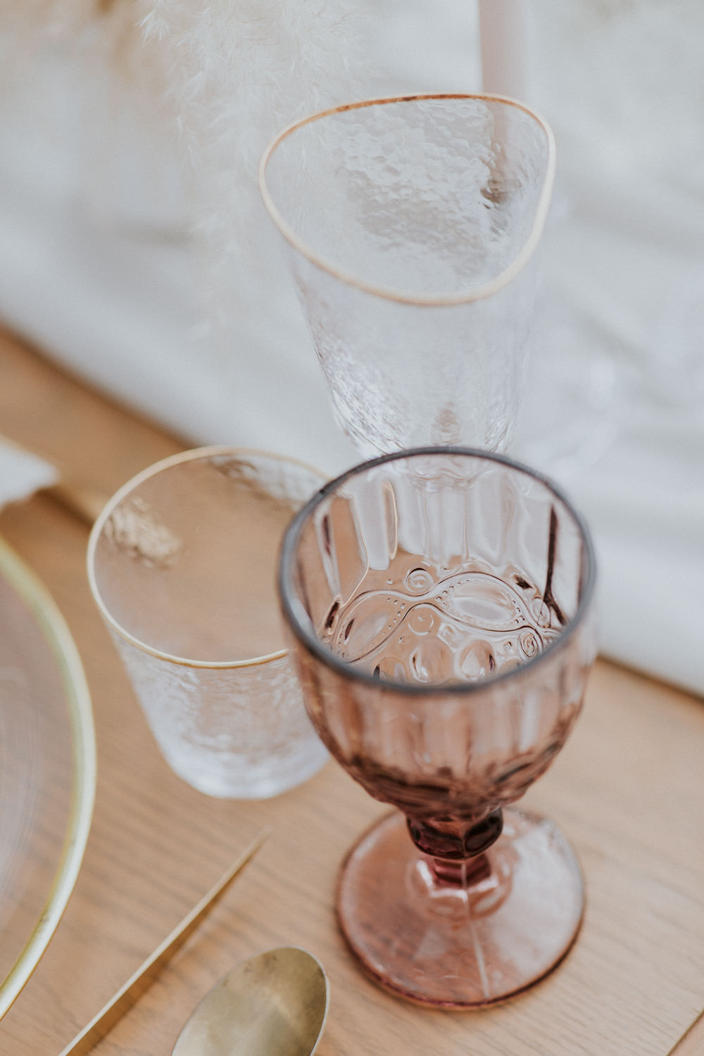 Table Tablescape Decor Pampas Grass Glasses Candles Gold Cutlery Stylish Pink Wedding Ideas Luke Fotoliv
