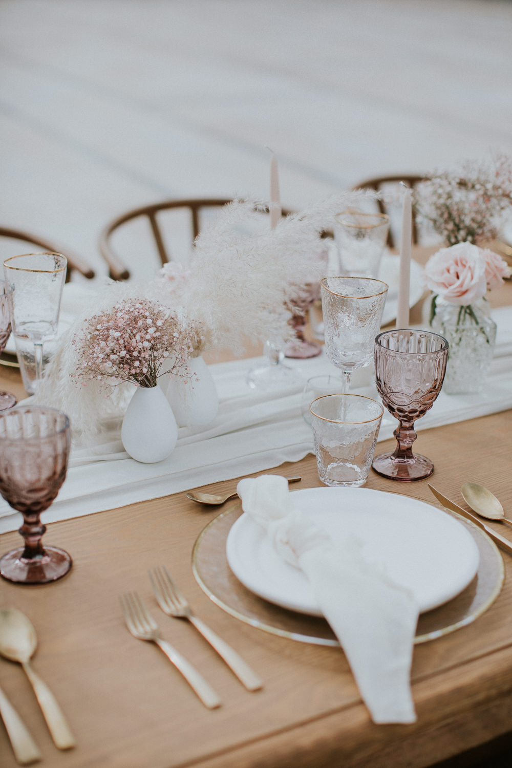 Table Tablescape Decor Pampas Grass Glasses Candles Gold Cutlery Stylish Pink Wedding Ideas Luke Fotoliv