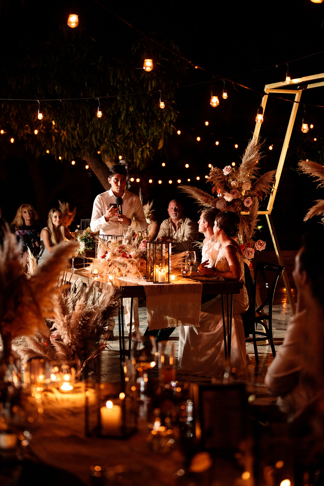 Acre Baja Wedding Anna Gomes Photo Sweetheart Table Hexagon Arch Pampas Grass