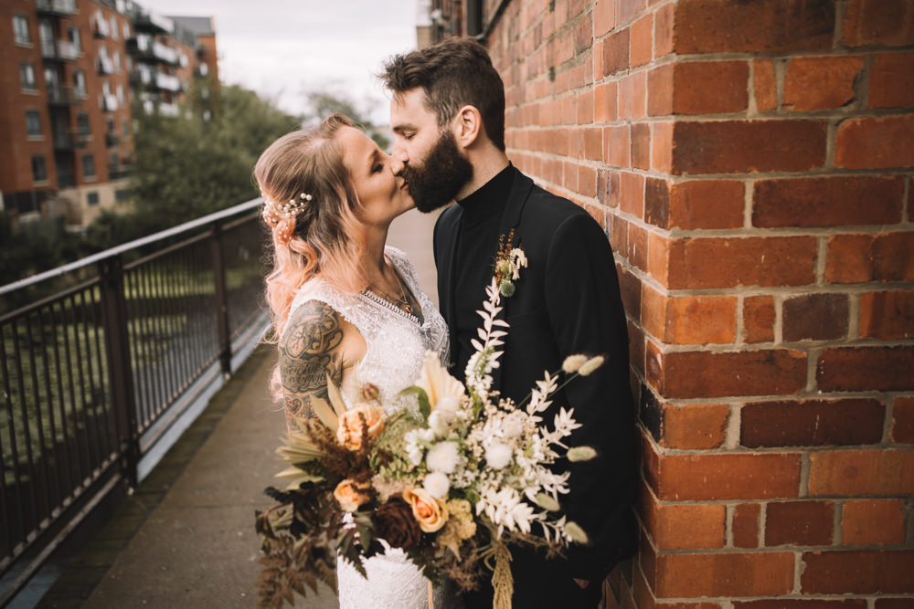 Midweek Weddings Lauren Elliott Photography