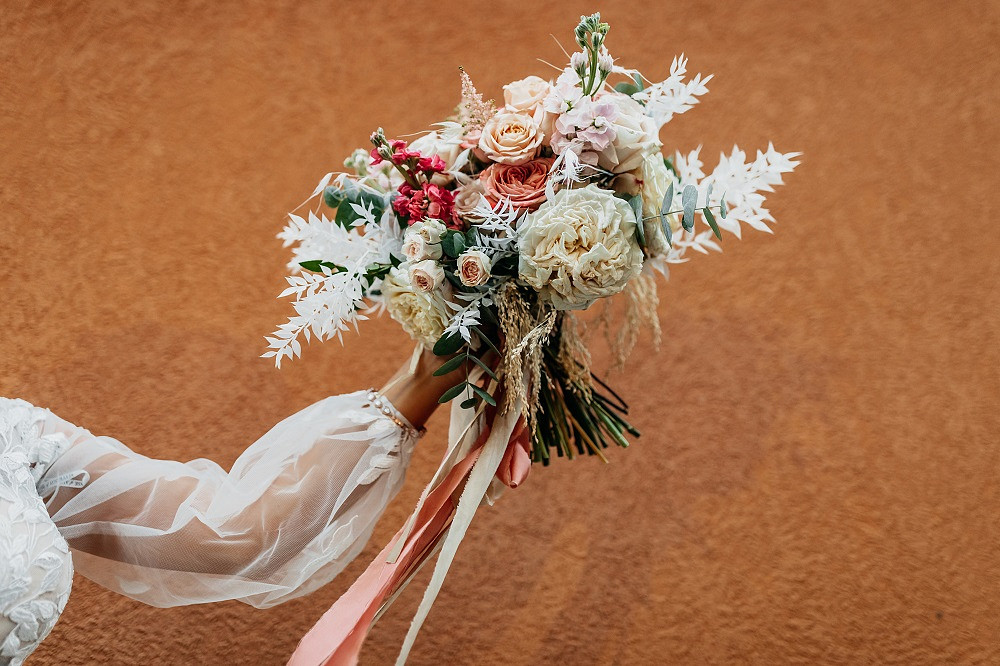 Bouquet Flowers Bride Bridal Blush Coral Rose Ribbon Modern City Wedding Ideas Alisa Nicholle Co
