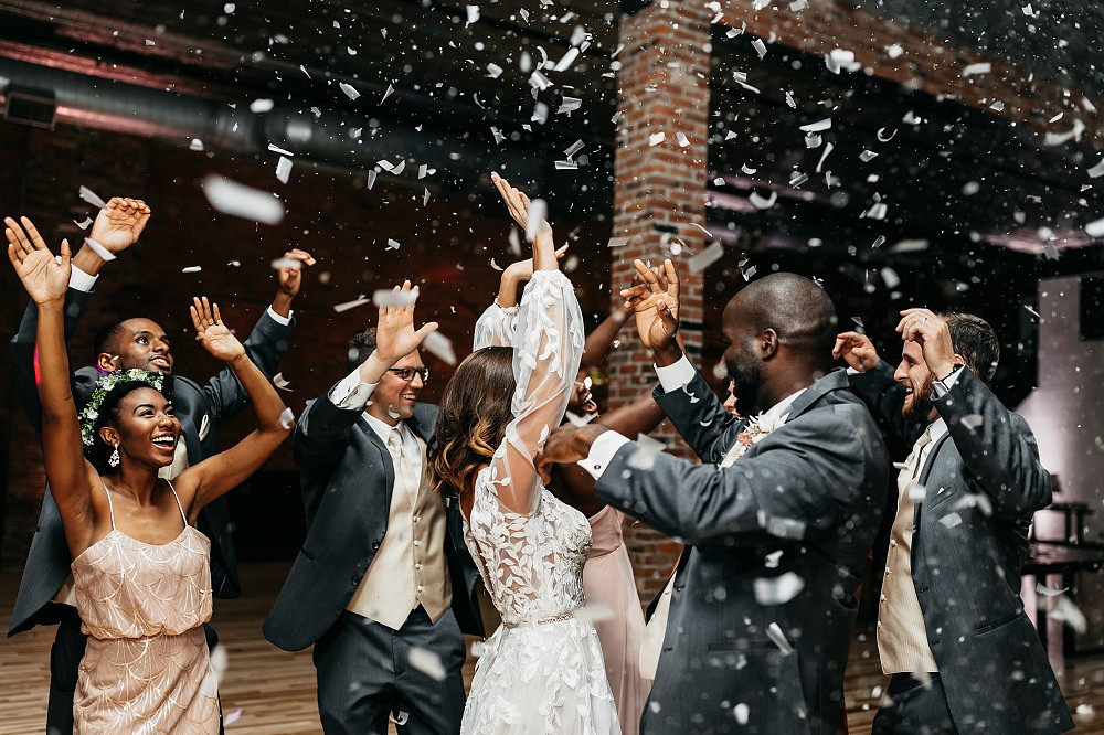 Confetti Cannon Modern City Wedding Ideas Alisa Nicholle Co