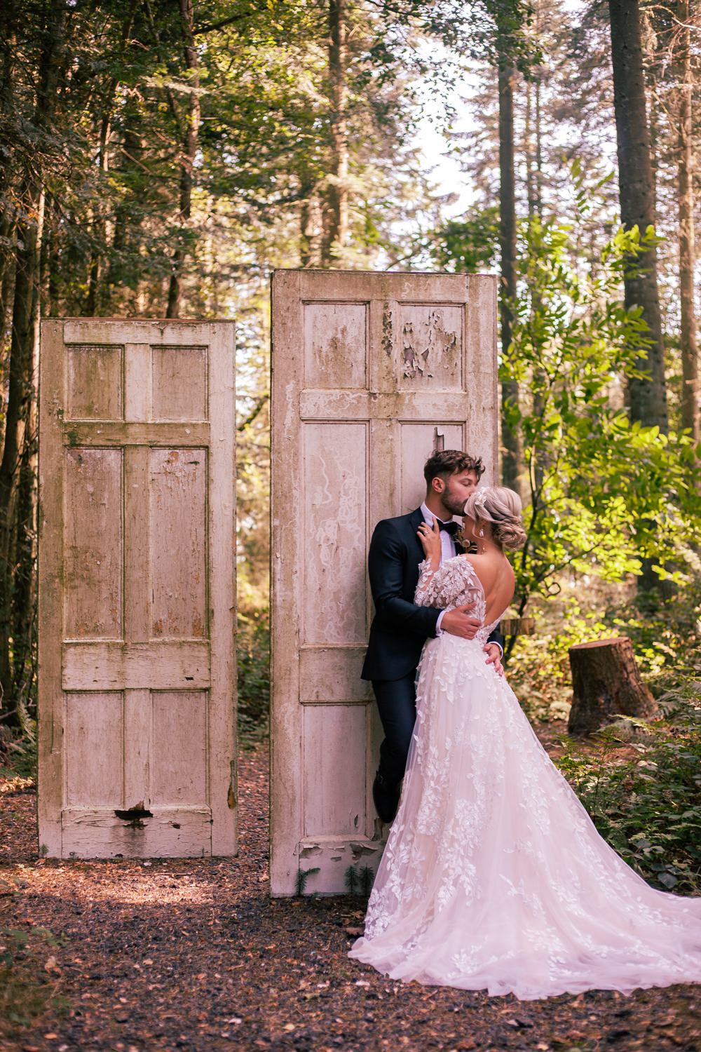 Door Backdrop Sage Green Wedding Ideas Kristen Kate Photography