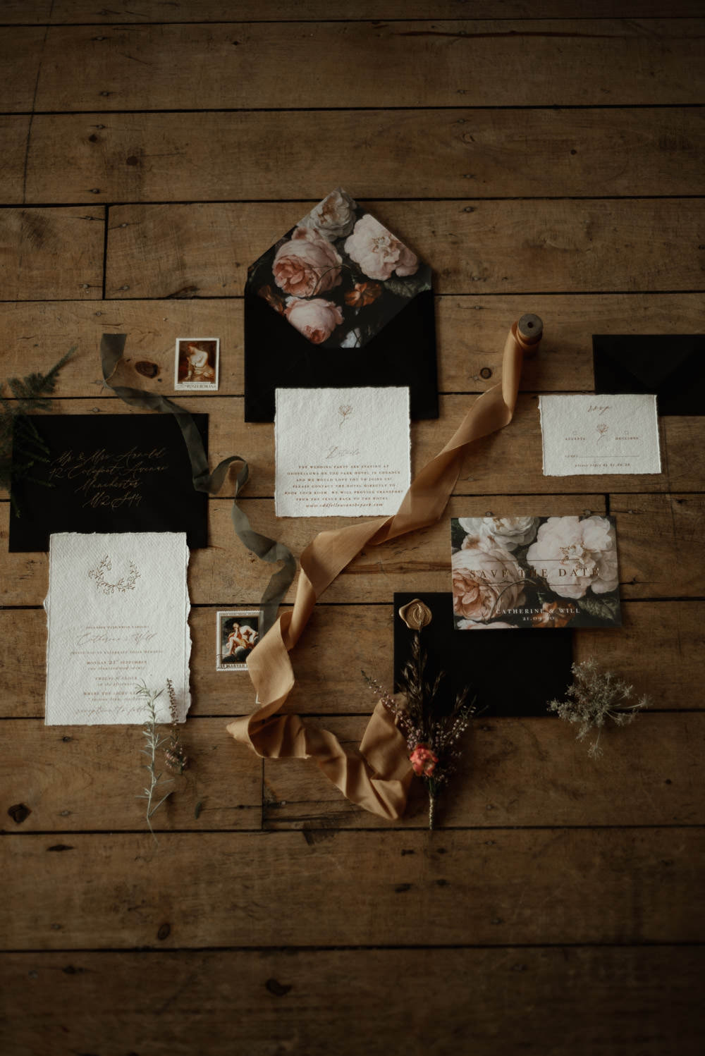 Stationery Invite Invtitation Black Gold Wax Seal Floral Vintage Style Wedding Sara Ribera Photography