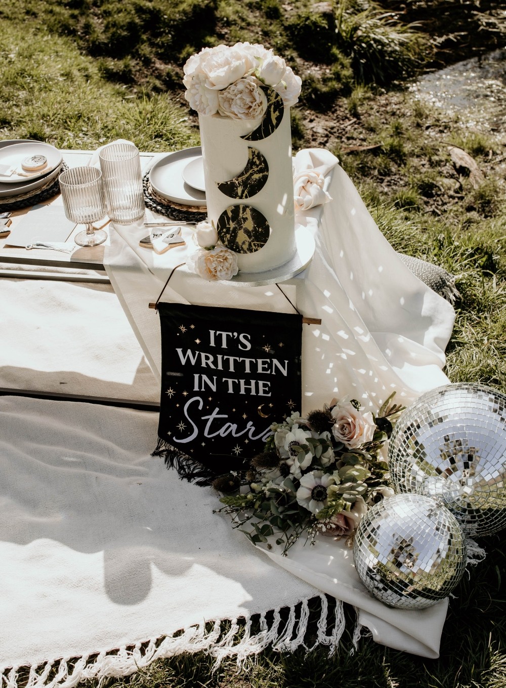 Moon Phase Cake Interstellar Wedding Ideas Doriane Descamps Photography
