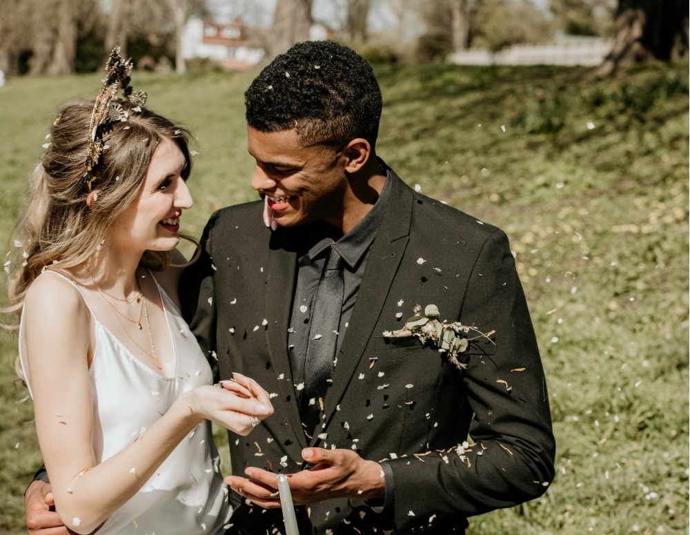 Confetti Throw Interstellar Wedding Ideas Doriane Descamps Photography