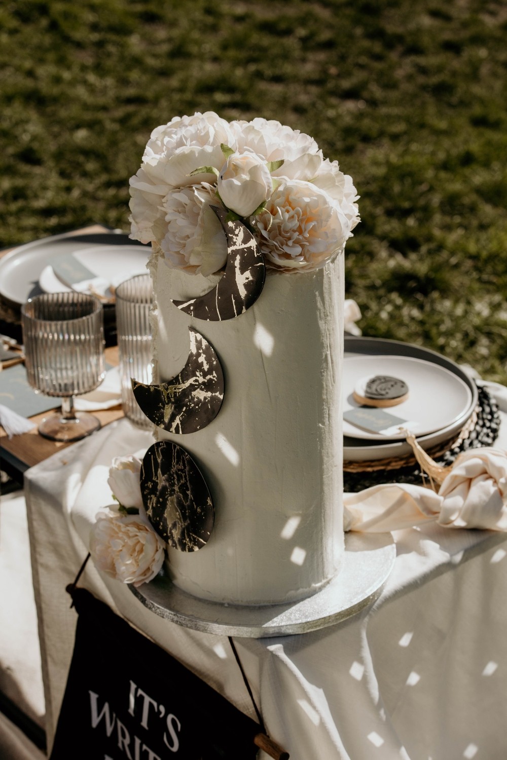 Moon Phase Cake Interstellar Wedding Ideas Doriane Descamps Photography