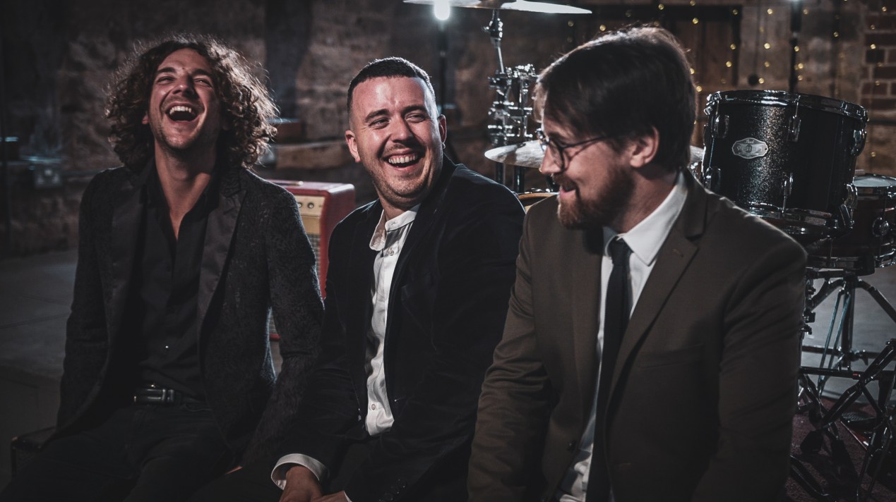 Insider Tips from a Wedding Band Musician