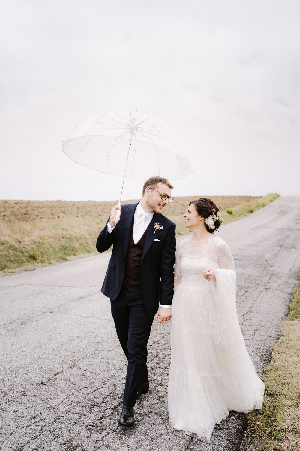 Rainy Umbrella Cantina Sant Amico Wedding Flavia Eleonora Tullio