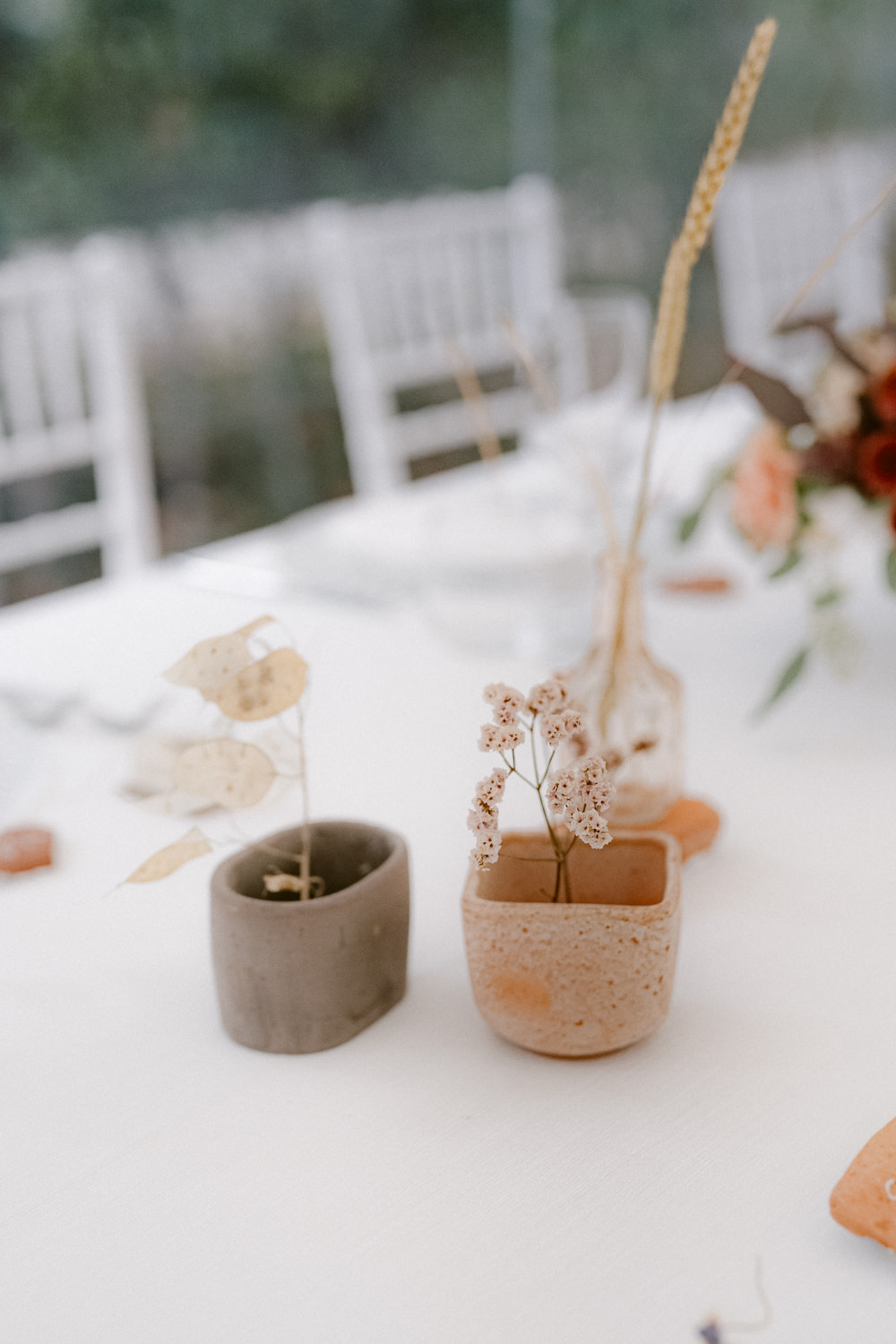 Centrepiece Flowers Decor Table Bottles Cantina Sant Amico Wedding Flavia Eleonora Tullio