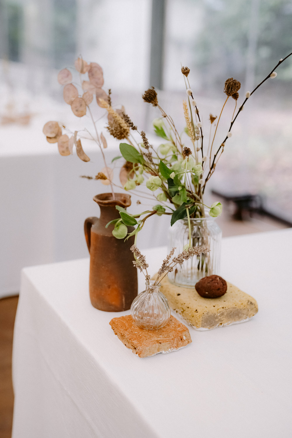 Centrepiece Flowers Decor Table Bottles Cantina Sant Amico Wedding Flavia Eleonora Tullio