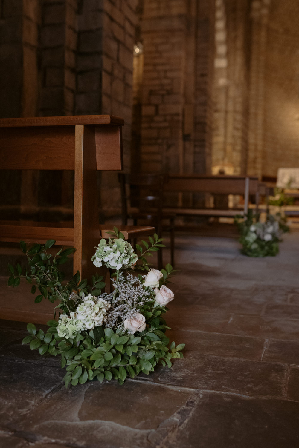 Aisle Pew End Flowers Cantina Sant Amico Wedding Flavia Eleonora Tullio