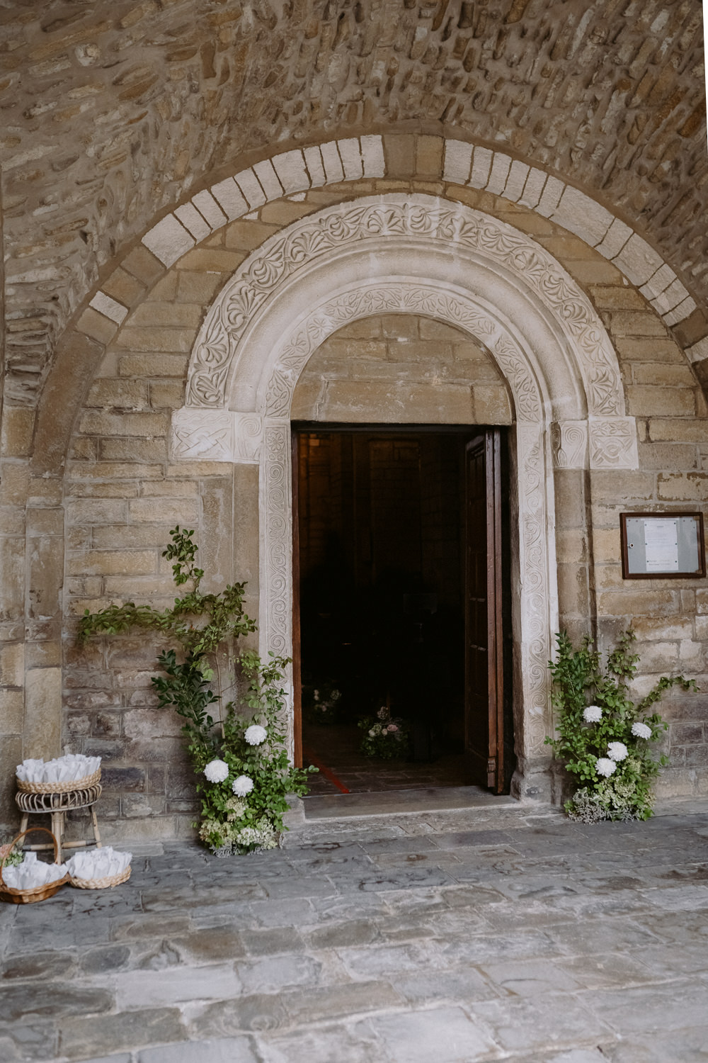 Flower Arrangement Ceremony Cantina Sant Amico Wedding Flavia Eleonora Tullio