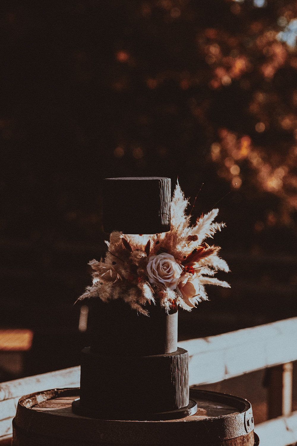 Black Cake Dried Flowers Pampas Grass Dark Bohemian Wedding YTZ Weddings