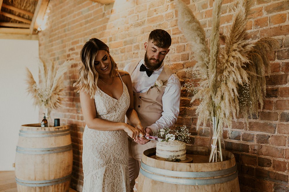 Semi Naked Cake Layer Sponge Flowers Log Slice Stand Brickhouse Vineyard Wedding Darina Stoda Photography