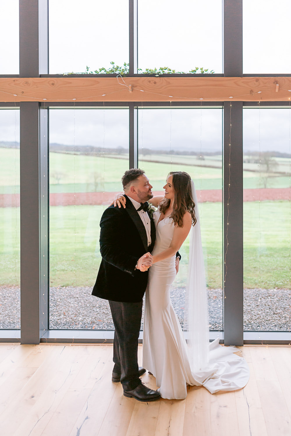 Harefield Barn Wedding Jennifer Jane Photography