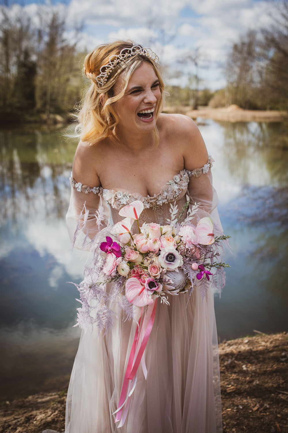 Modern Bouquet Flowers Bride Bridal Blush Wedding Ideas Hannah Brooke Photography