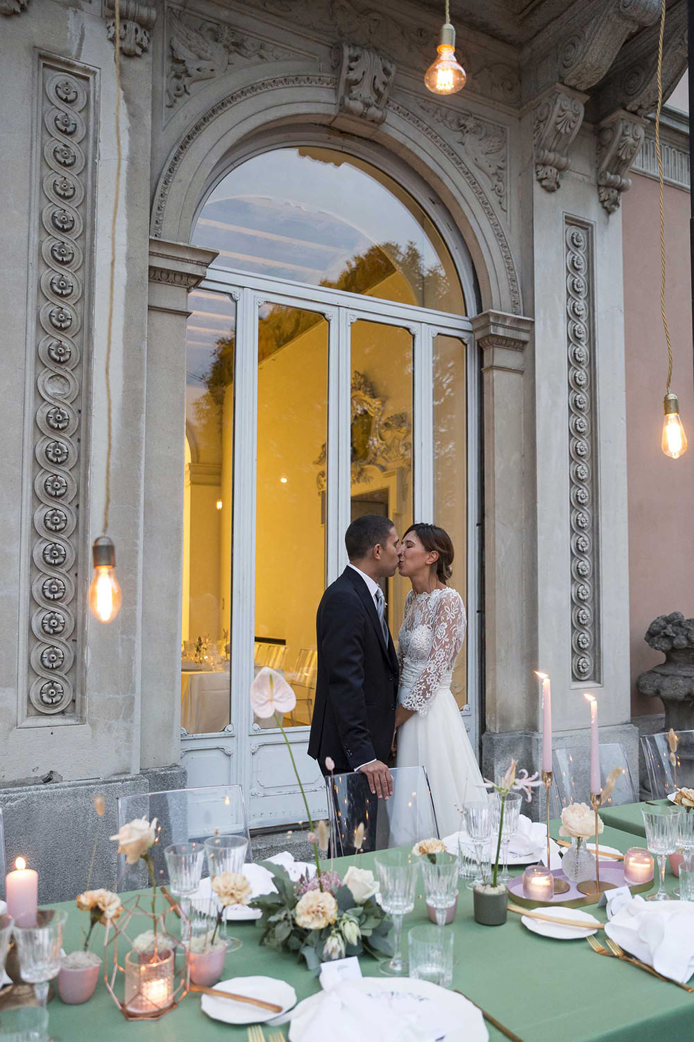 Table Decor Flowers Ghost Chairs Modern Festoon Lights Green Pink Villa del Grumello Wedding L’Ordine della Giarrettiera