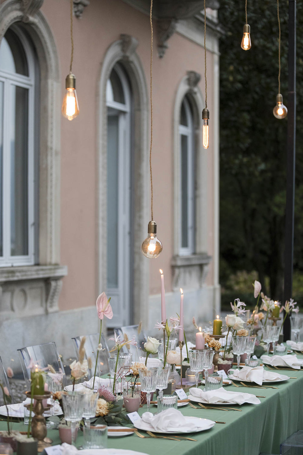 Table Decor Flowers Ghost Chairs Modern Festoon Lights Green Pink Villa del Grumello Wedding L’Ordine della Giarrettiera
